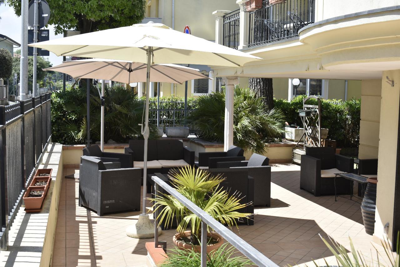 Hotel Perla Verde Rimini Exterior photo